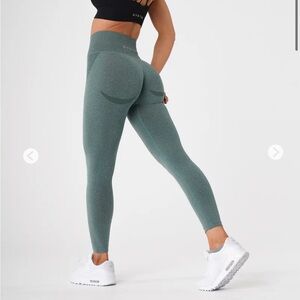 NVGTN Contour Seamless leggings, Forest Green, size medium